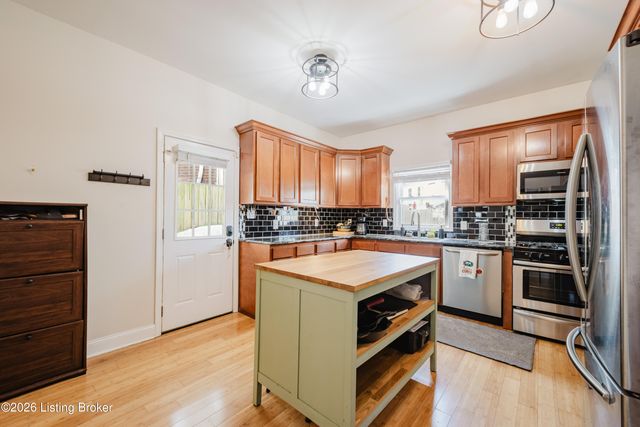 1030 E Oak St, Louisville, KY 40204