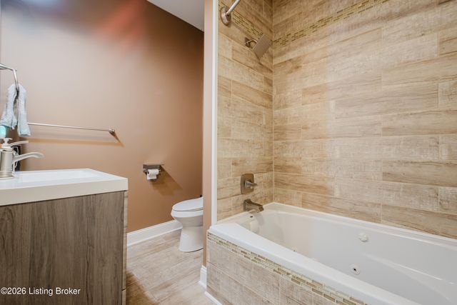 1030 E Oak St, Louisville, KY 40204