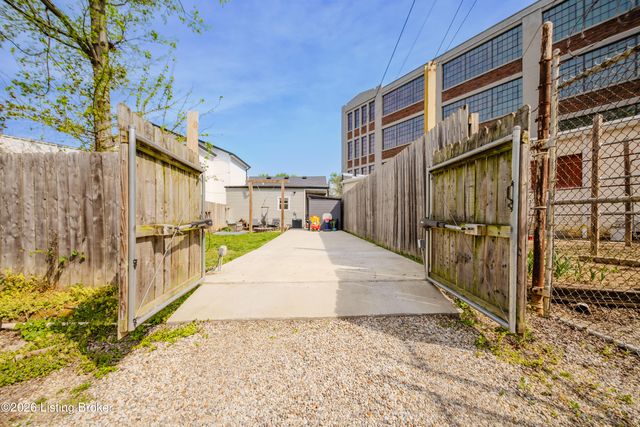 1030 E Oak St, Louisville, KY 40204