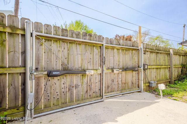 1030 E Oak St, Louisville, KY 40204