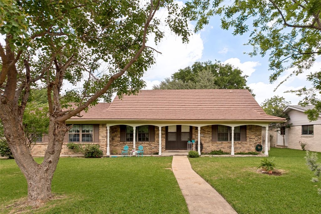 1319 Grinnell Drive, Richardson, TX 75081