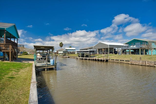 976 County Road 202, Sargent, TX 77414