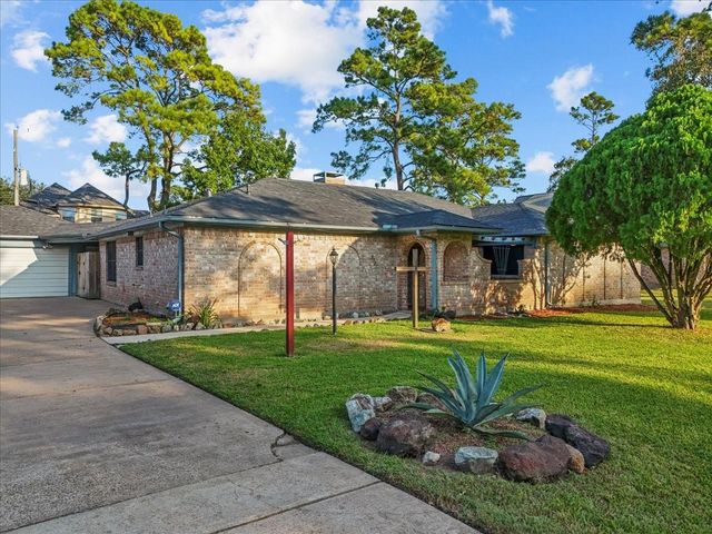3727 Rau Drive, Dickinson, TX 77539
