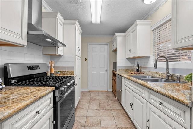 3727 Rau Drive, Dickinson, TX 77539