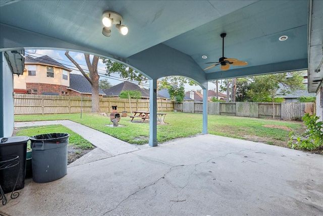 3727 Rau Drive, Dickinson, TX 77539