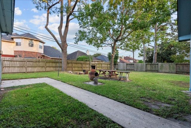 3727 Rau Drive, Dickinson, TX 77539