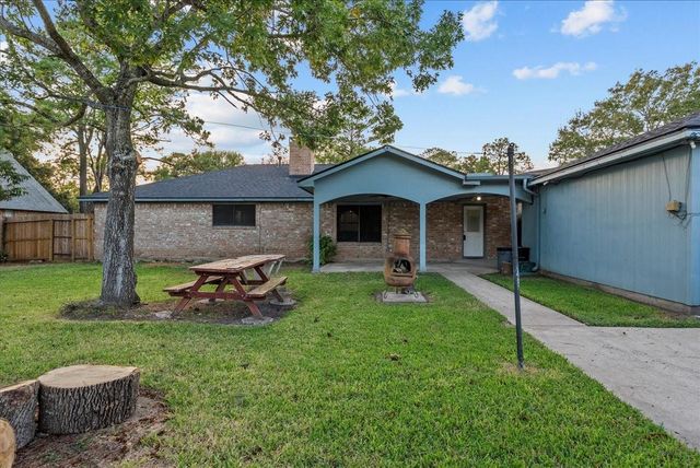 3727 Rau Drive, Dickinson, TX 77539