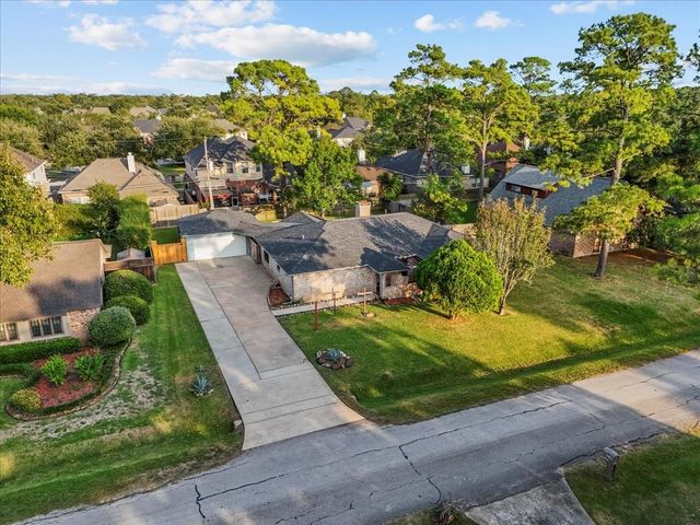 3727 Rau Drive, Dickinson, TX 77539