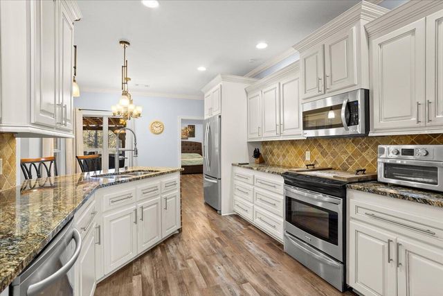 14 E Donnington Ct., Hattiesburg, MS 39402