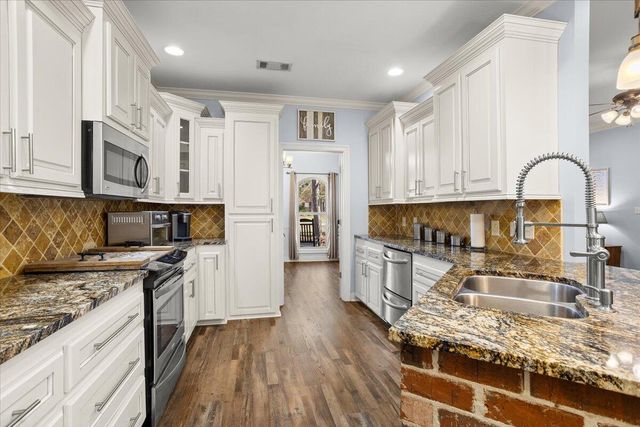 14 E Donnington Ct., Hattiesburg, MS 39402