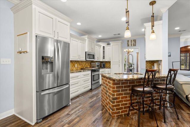 14 E Donnington Ct., Hattiesburg, MS 39402