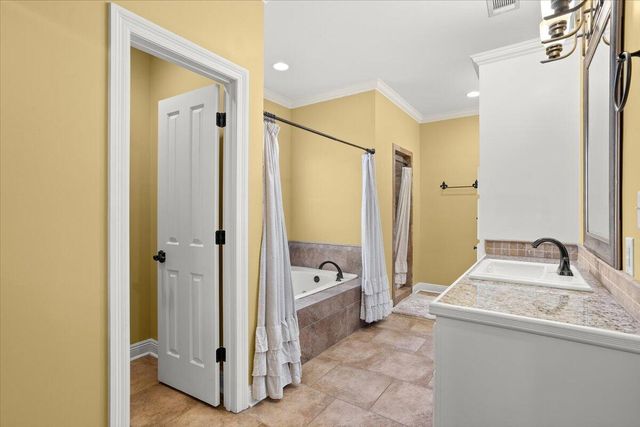 14 E Donnington Ct., Hattiesburg, MS 39402