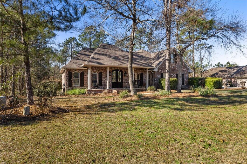 14 E Donnington Ct., Hattiesburg, MS 39402
