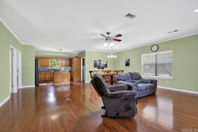 6618 Foxrun East End Dr, Mabelvale, AR 72103