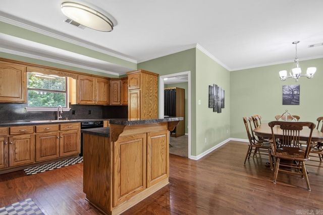 6618 Foxrun East End Dr, Mabelvale, AR 72103