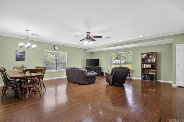 6618 Foxrun East End Dr, Mabelvale, AR 72103