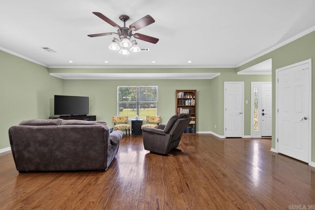 6618 Foxrun East End Dr, Mabelvale, AR 72103