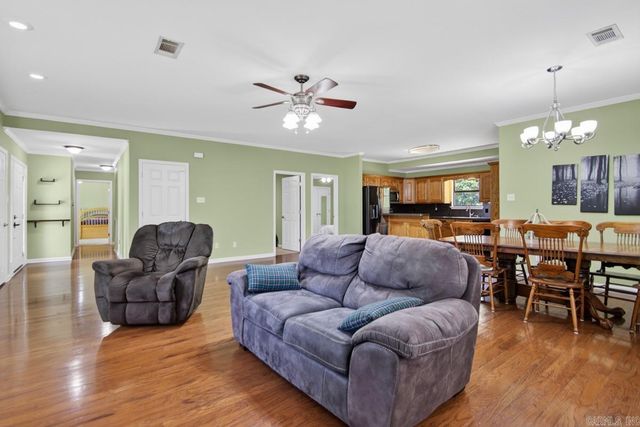 6618 Foxrun East End Dr, Mabelvale, AR 72103