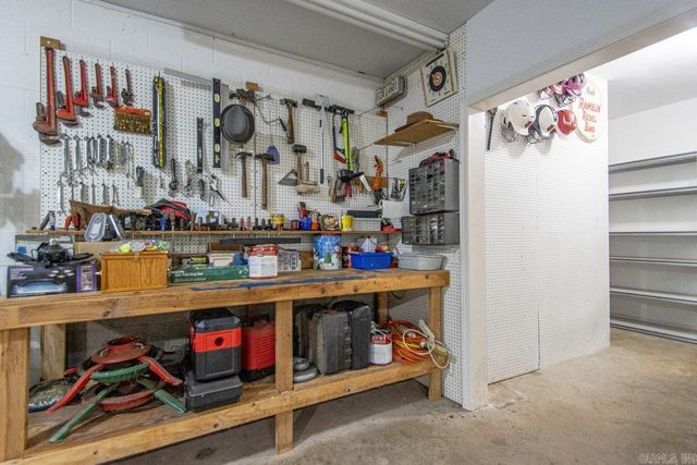 6618 Foxrun East End Dr, Mabelvale, AR 72103