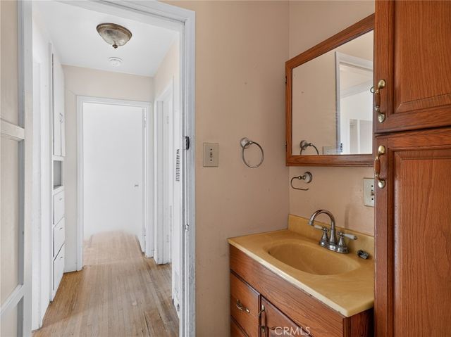 225 W Center Street, Ventura, CA 93001