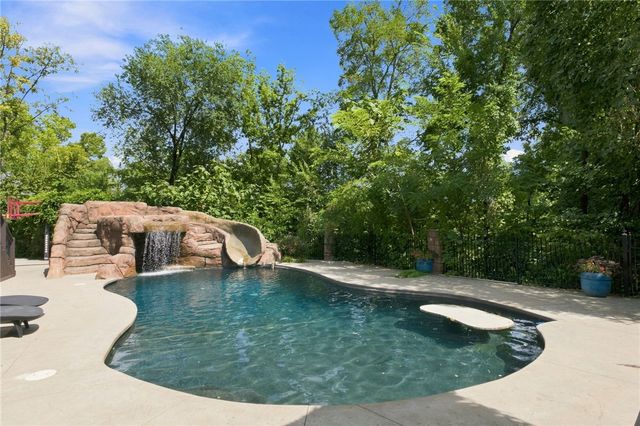 905 NW Provence Place, Bentonville, AR 72712