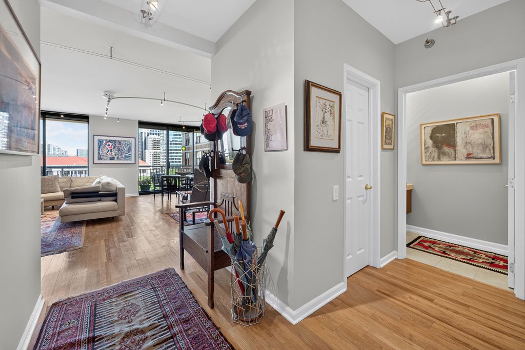 55 W Delaware Place 1007, Chicago, IL 60610 — photo 3