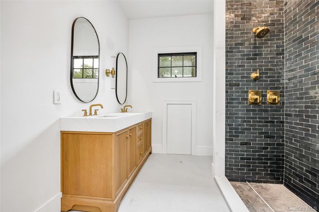 523 Long Beach Road, Nissequogue, NY 11780