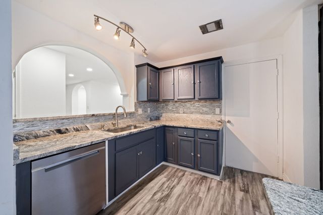 721 Keessee Drive, Cedar Hill, TX 75104