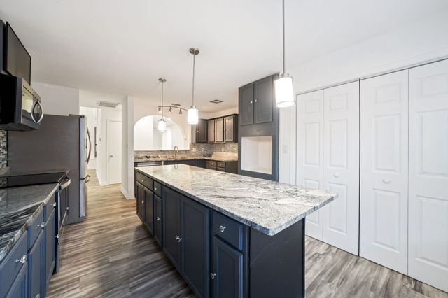 721 Keessee Drive, Cedar Hill, TX 75104