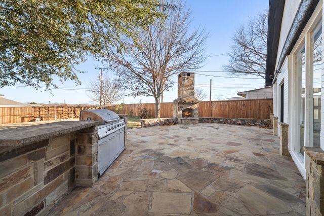 721 Keessee Drive, Cedar Hill, TX 75104