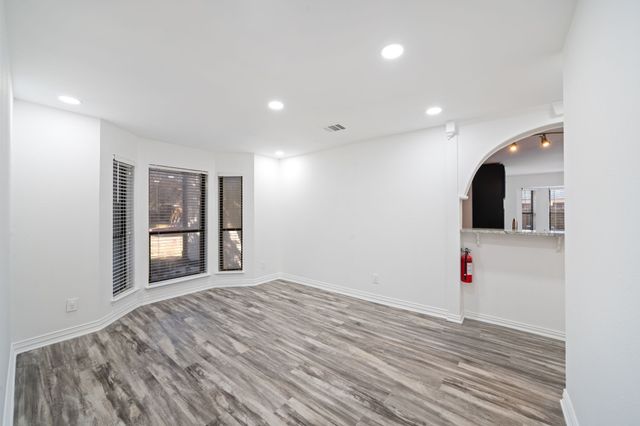 721 Keessee Drive, Cedar Hill, TX 75104