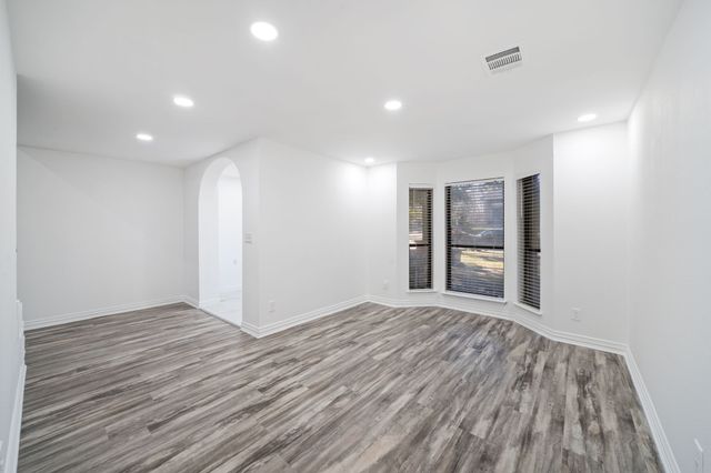 721 Keessee Drive, Cedar Hill, TX 75104