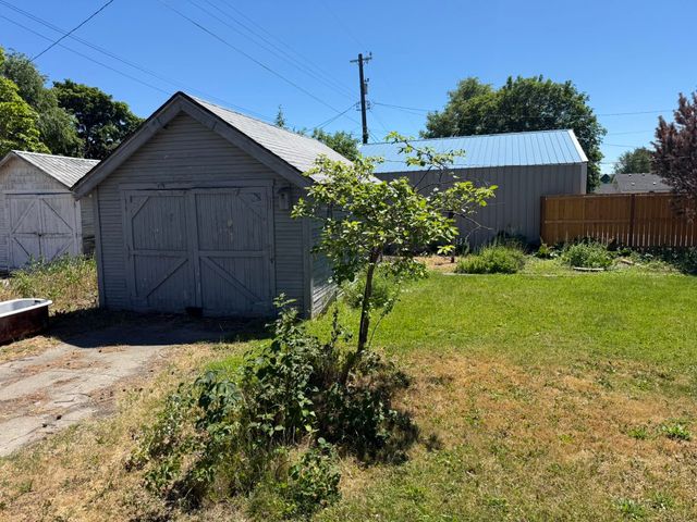 2628 N Stone St, Spokane, WA 99207