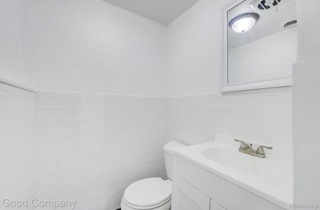 23833 John R Road, Hazel Park, MI 48030