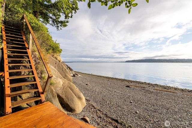2339 N Nugent Road, Lummi Island, WA 98262