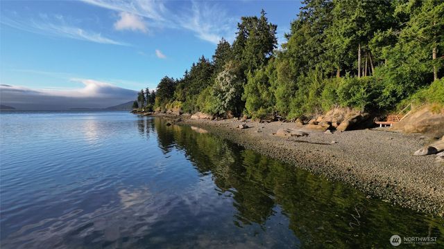 2339 N Nugent Road, Lummi Island, WA 98262