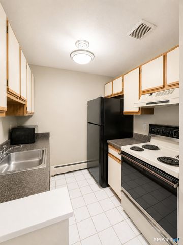 14 Pinney Street 11, Ellington, CT 06029
