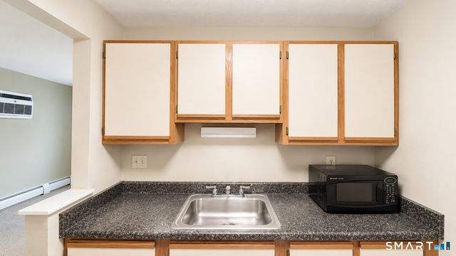 14 Pinney Street 11, Ellington, CT 06029