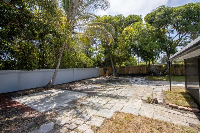 1830 NE 2ND Lane NE, Boynton Beach, FL 33435
