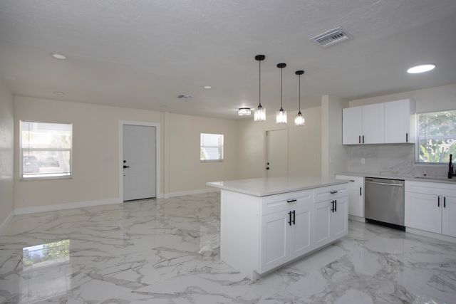 1830 NE 2ND Lane NE, Boynton Beach, FL 33435