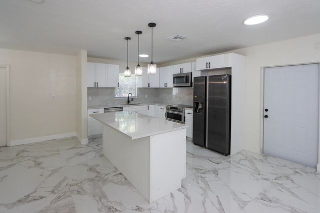 1830 NE 2ND Lane NE, Boynton Beach, FL 33435