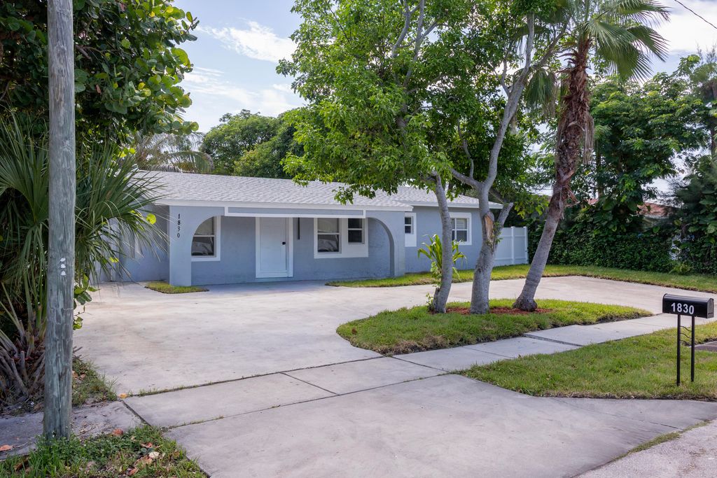 1830 NE 2ND Lane NE, Boynton Beach, FL 33435