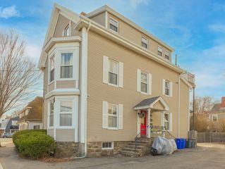 49 Atlantic Ave 1, Marblehead, MA 01945