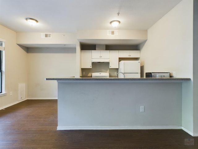 3839 Dry Creek DR 105, Austin, TX 78731