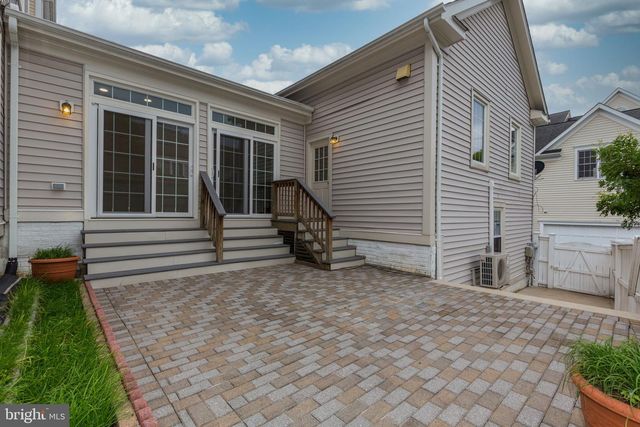 1120 CRESTFIELD DR, Rockville, MD 20850