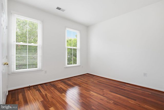 1120 CRESTFIELD DR, Rockville, MD 20850