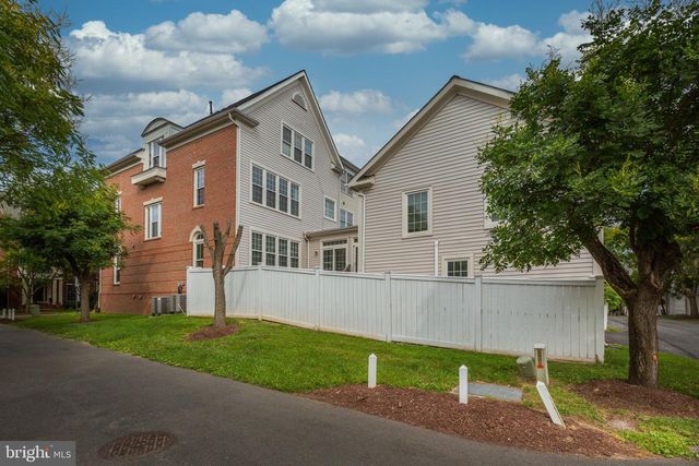 1120 CRESTFIELD DR, Rockville, MD 20850