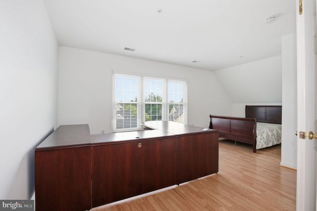 1120 CRESTFIELD DR, Rockville, MD 20850