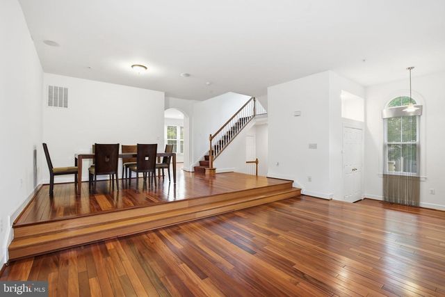 1120 CRESTFIELD DR, Rockville, MD 20850