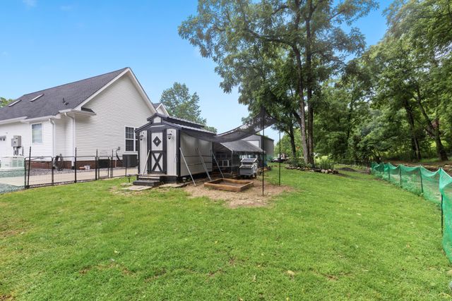 454 Campbell Hollow Rd, Bethpage, TN 37022